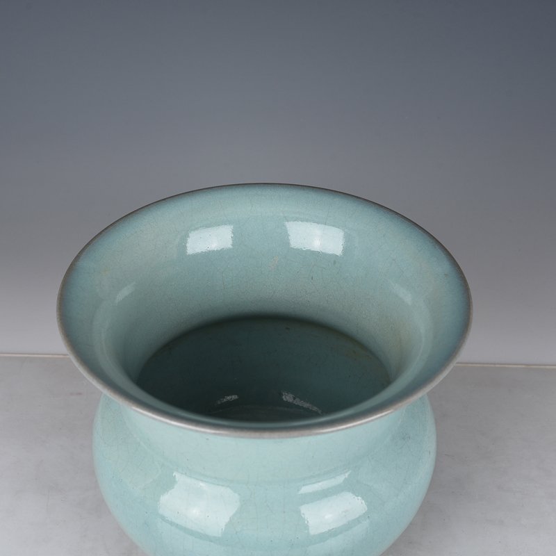 Song Dynasty Jun kiln moon white slag bucket flower pot