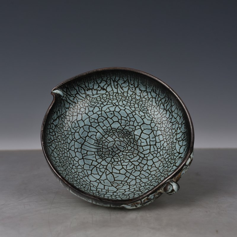 Song Dynasty Jun kiln peach-shaped washer