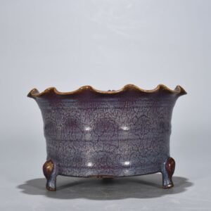 Song Dynasty Jun kiln rose purple glaze dazzling pattern flower mouth three-legged burial Burner