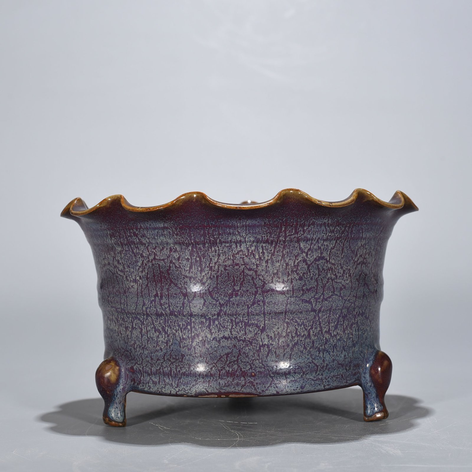 Song Dynasty Jun kiln rose purple glaze dazzling pattern flower mouth three-legged burial Burner