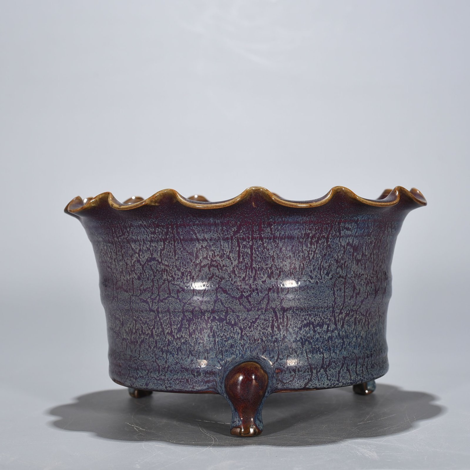 Song Dynasty Jun kiln rose purple glaze dazzling pattern flower mouth three-legged burial Burner
