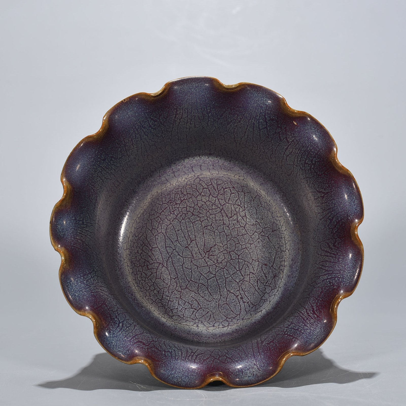Song Dynasty Jun kiln rose purple glaze dazzling pattern flower mouth three-legged burial Burner