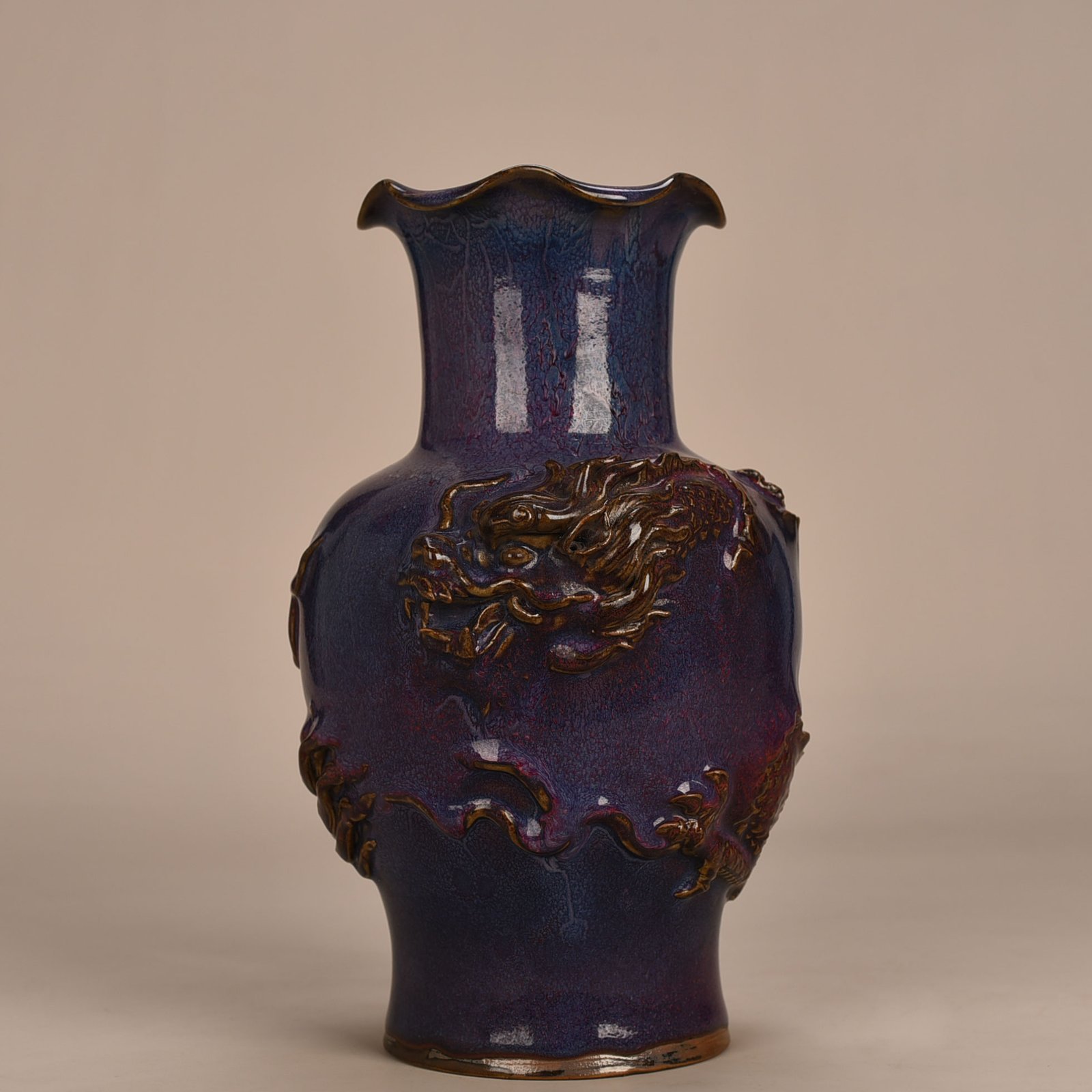 Song Dynasty Jun kiln rose purple glaze laminated dragon pattern bottle