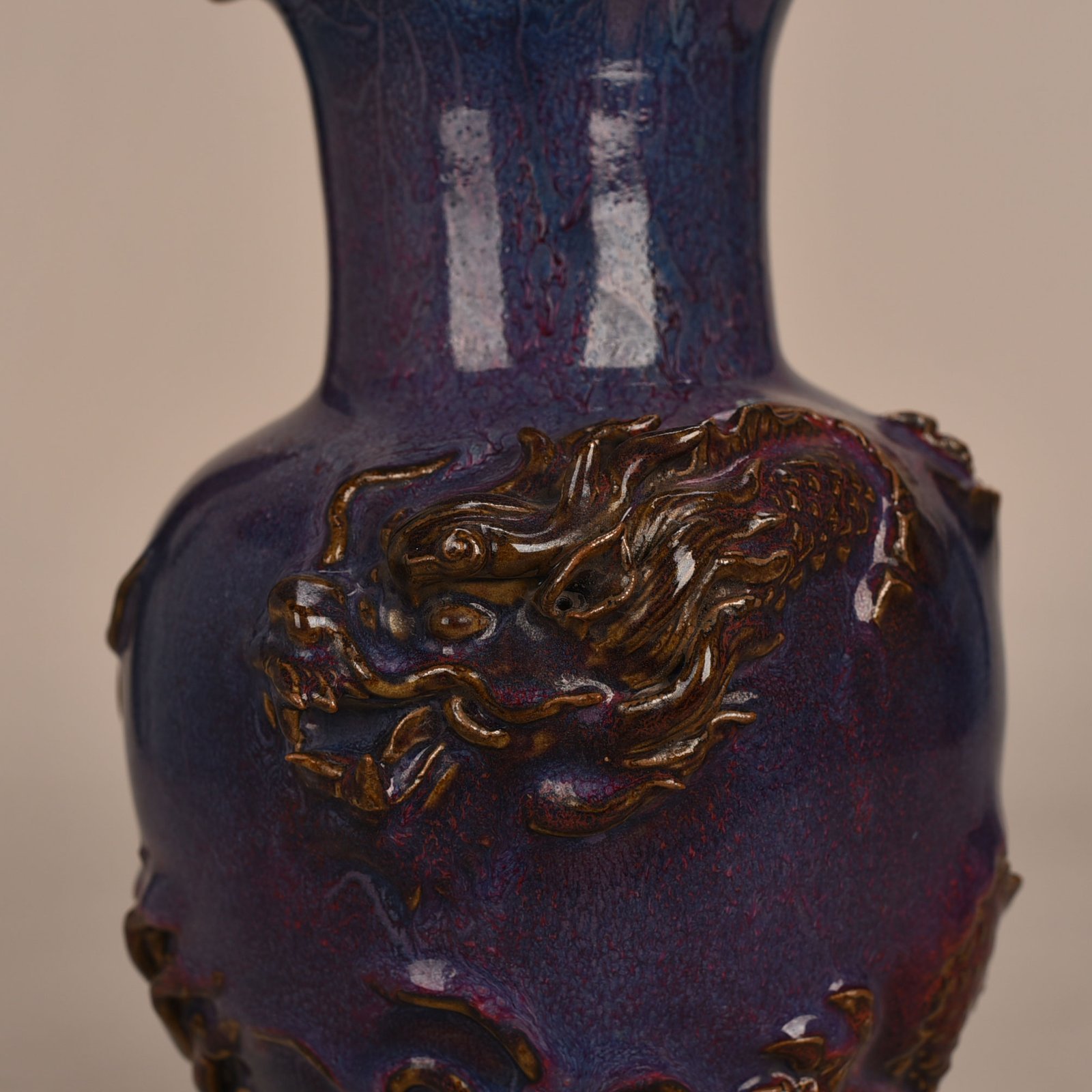 Song Dynasty Jun kiln rose purple glaze laminated dragon pattern bottle