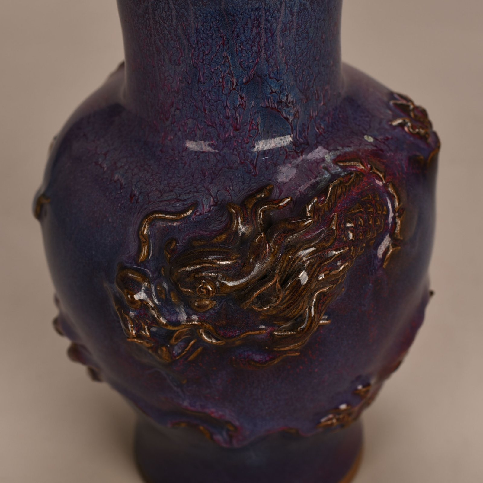 Song Dynasty Jun kiln rose purple glaze laminated dragon pattern bottle