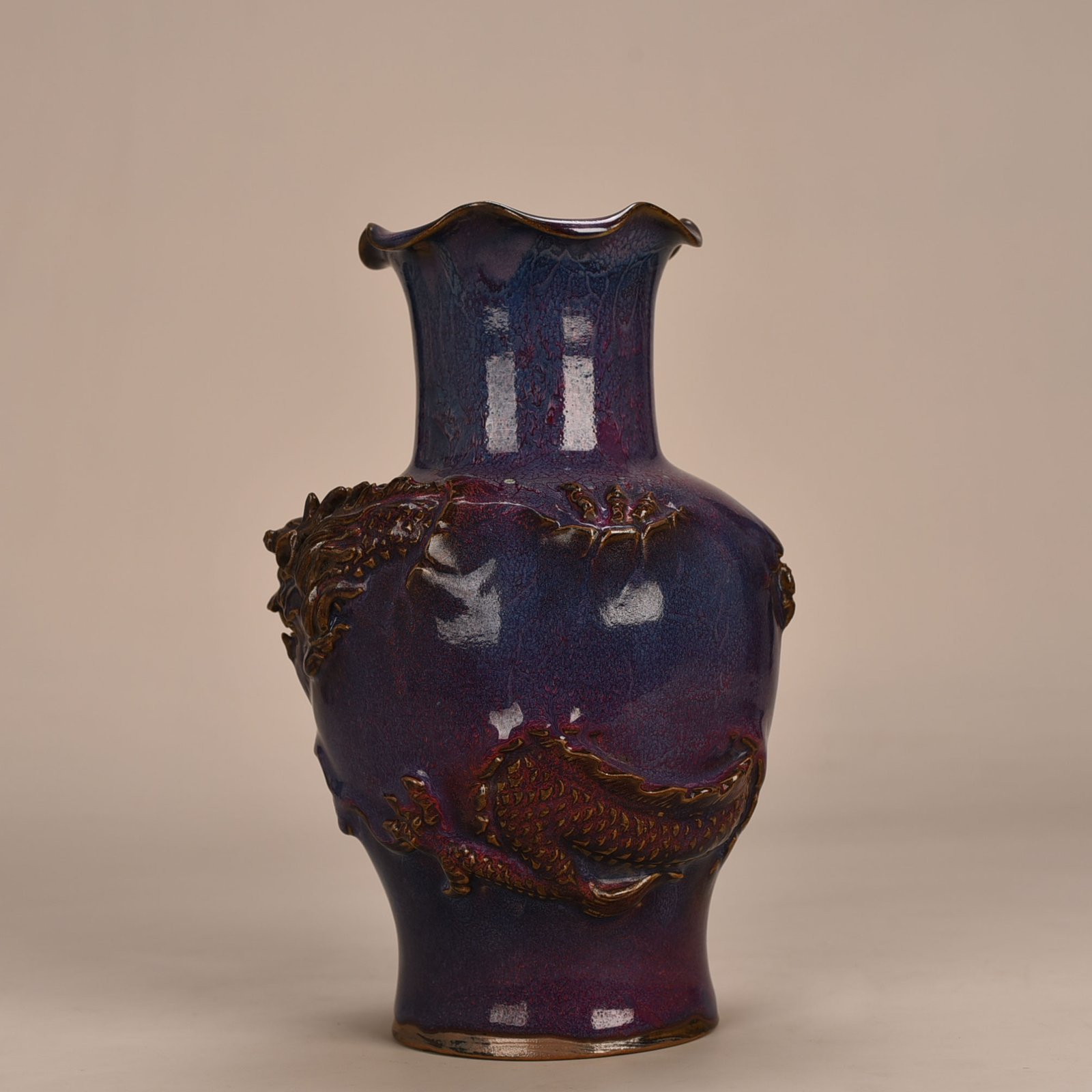 Song Dynasty Jun kiln rose purple glaze laminated dragon pattern bottle