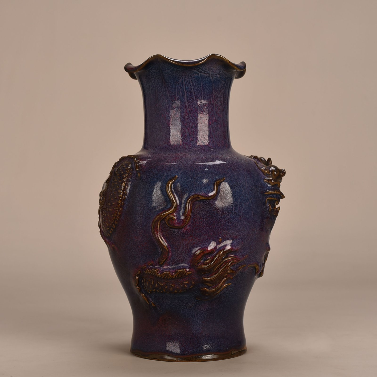 Song Dynasty Jun kiln rose purple glaze laminated dragon pattern bottle
