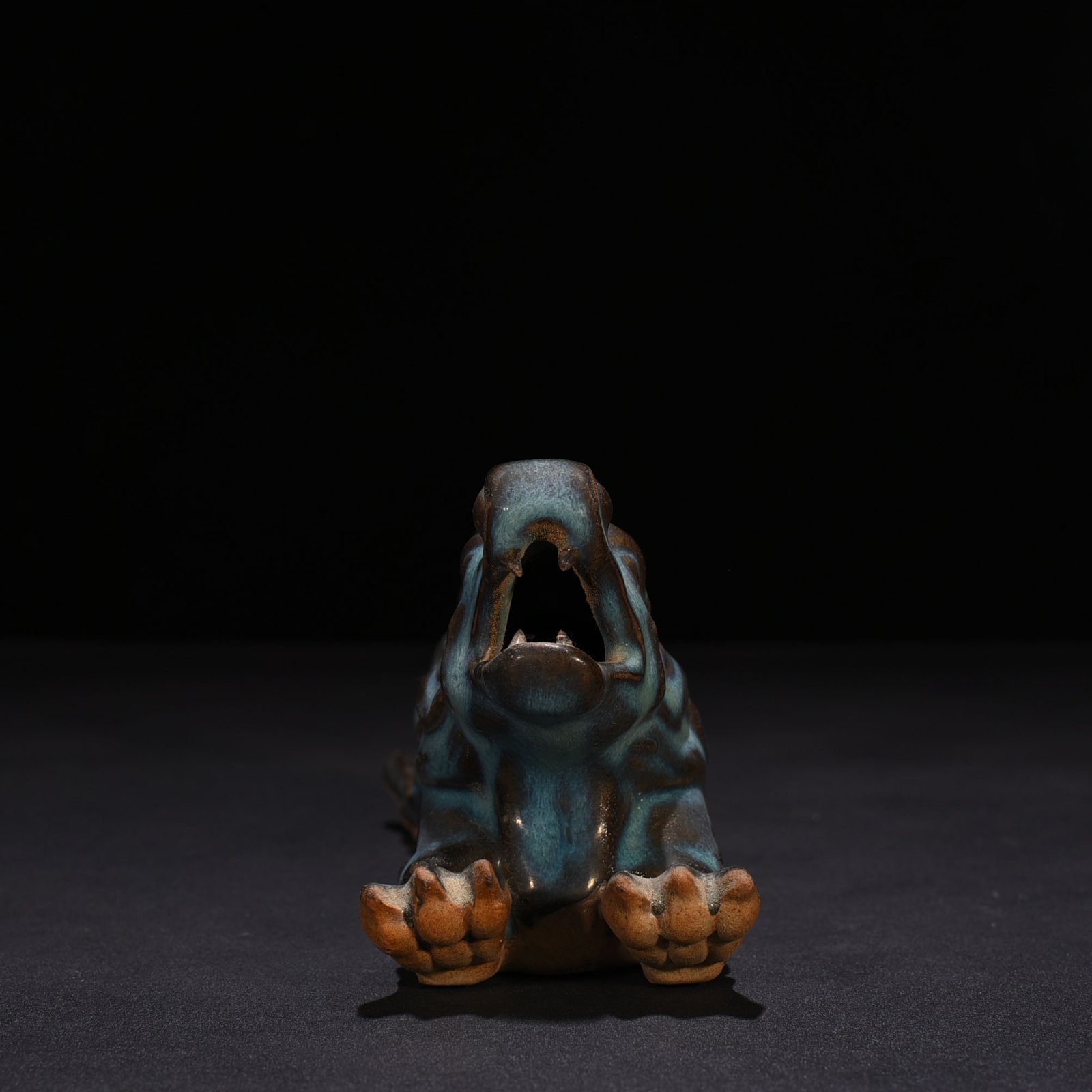 Song Dynasty Jun kiln turned into auspicious beast pen holder