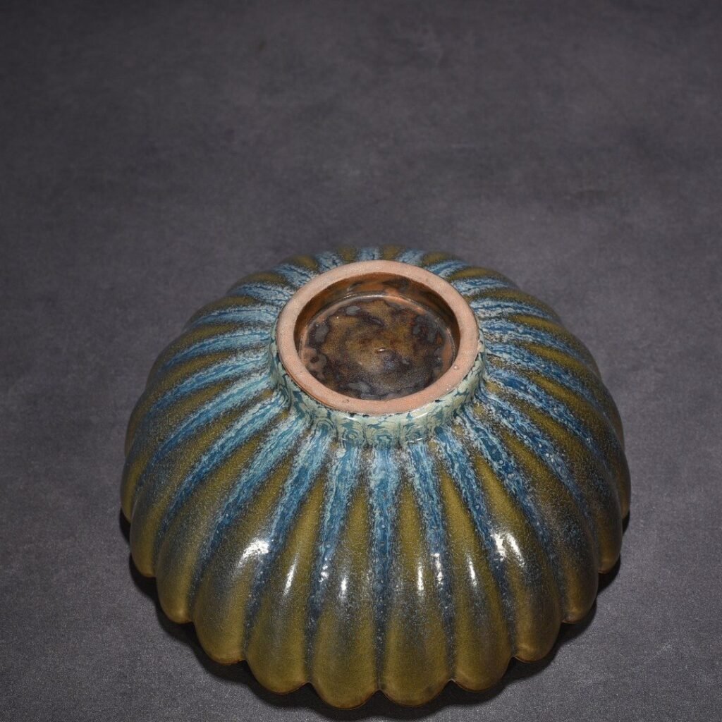 Song Dynasty Jun kiln glazed chrysanthemum petal bowl