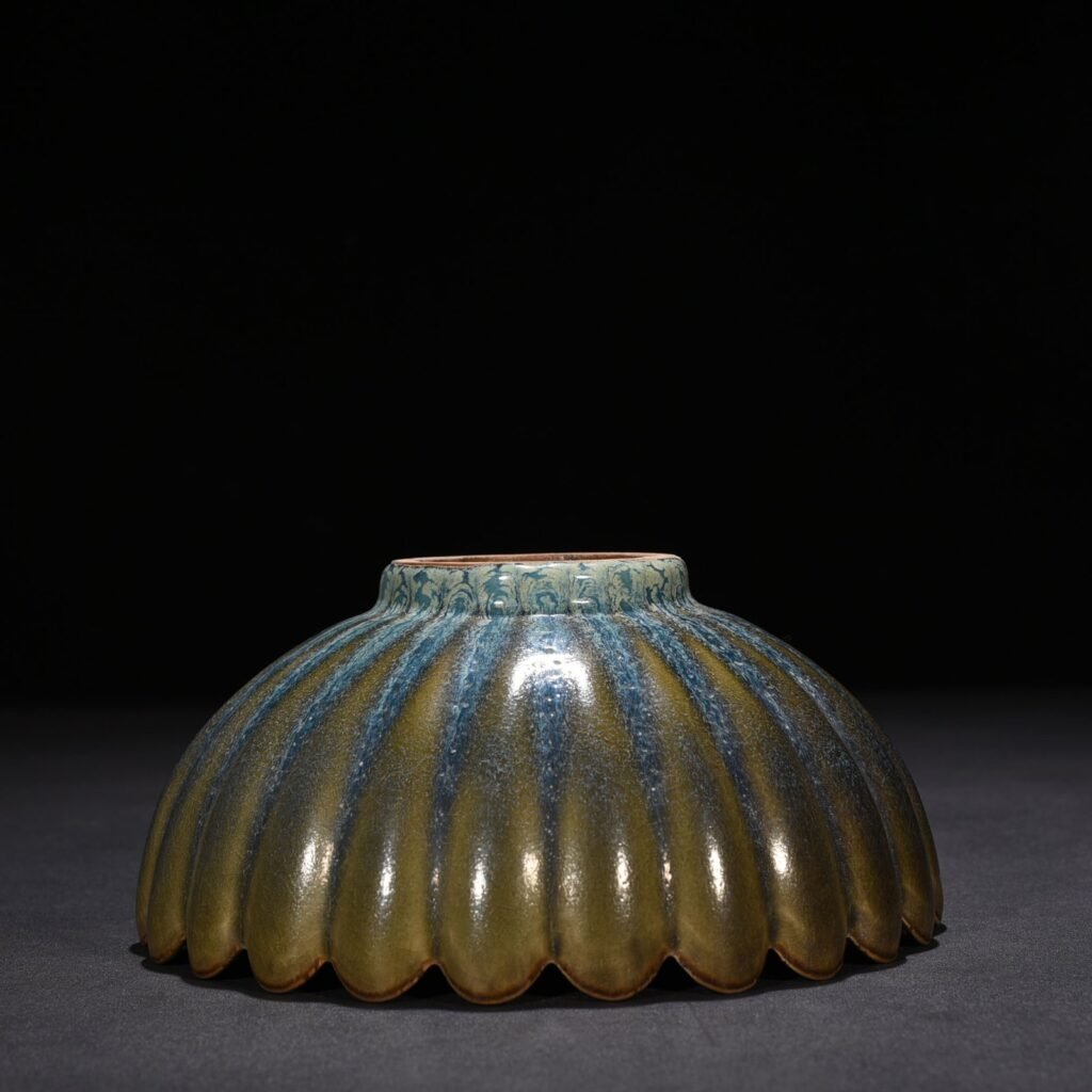 Song Dynasty Jun kiln glazed chrysanthemum petal bowl