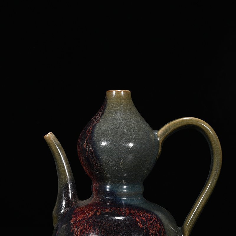 Song Dynasty Jun kiln Yaobang gourd holding teapot