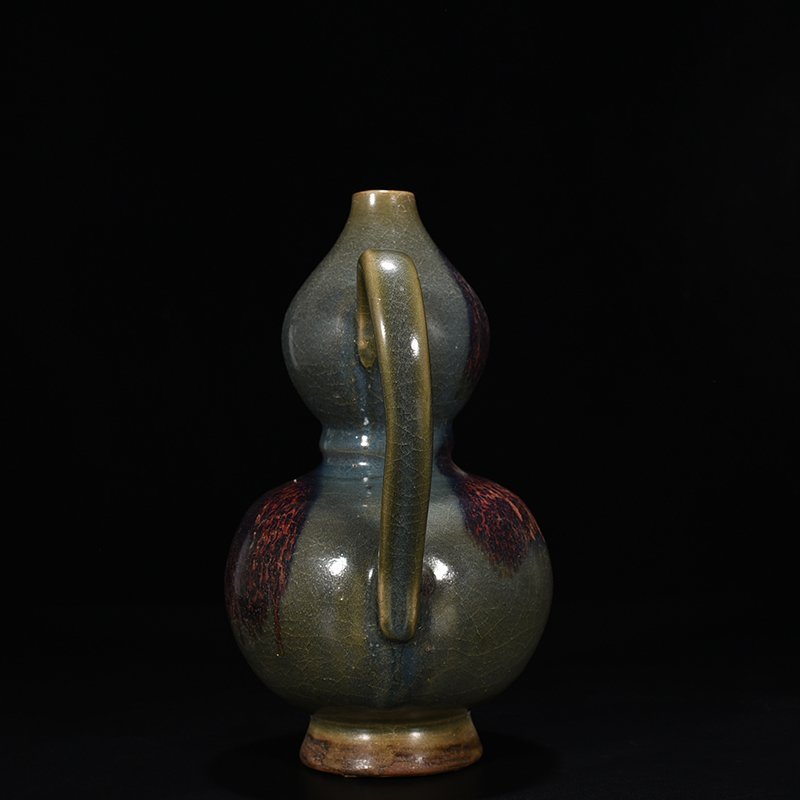 Song Dynasty Jun kiln Yaobang gourd holding teapot