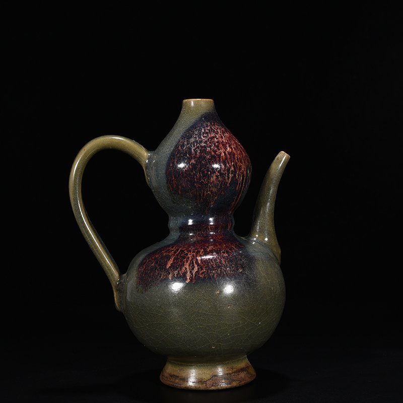 Song Dynasty Jun kiln Yaobang gourd holding teapot