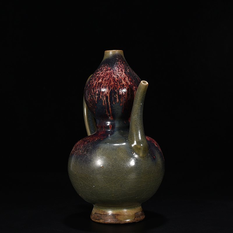 Song Dynasty Jun kiln Yaobang gourd holding teapot