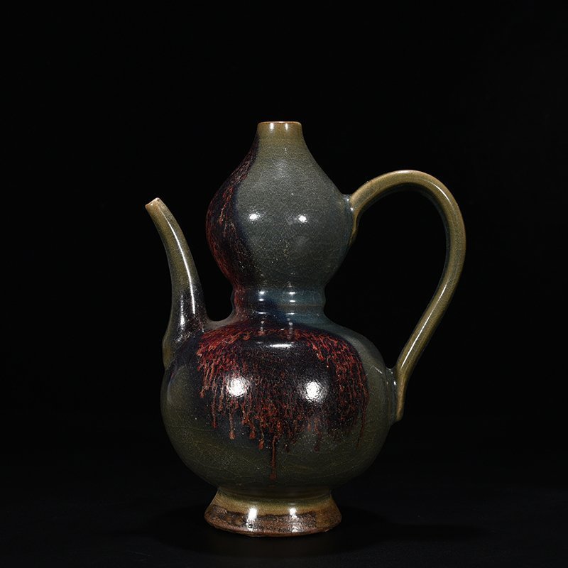 Song Dynasty Jun kiln Yaobang gourd holding teapot