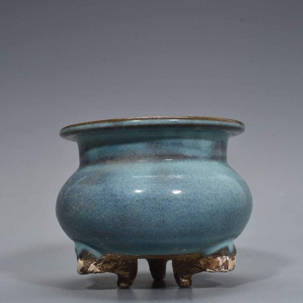 Song Dynasty Jun kiln blue glaze red spot three-legged furnace
