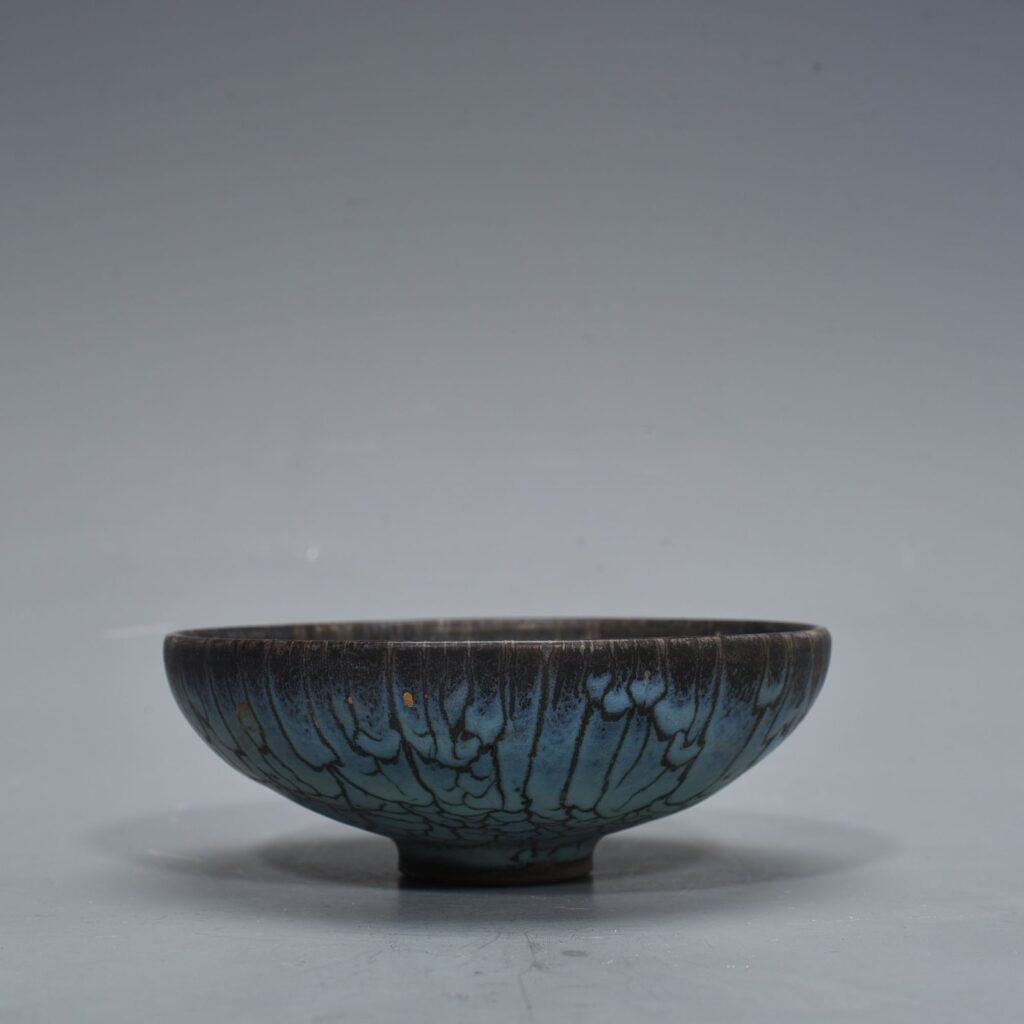 Song Dynasty Jun kiln iron line bowl