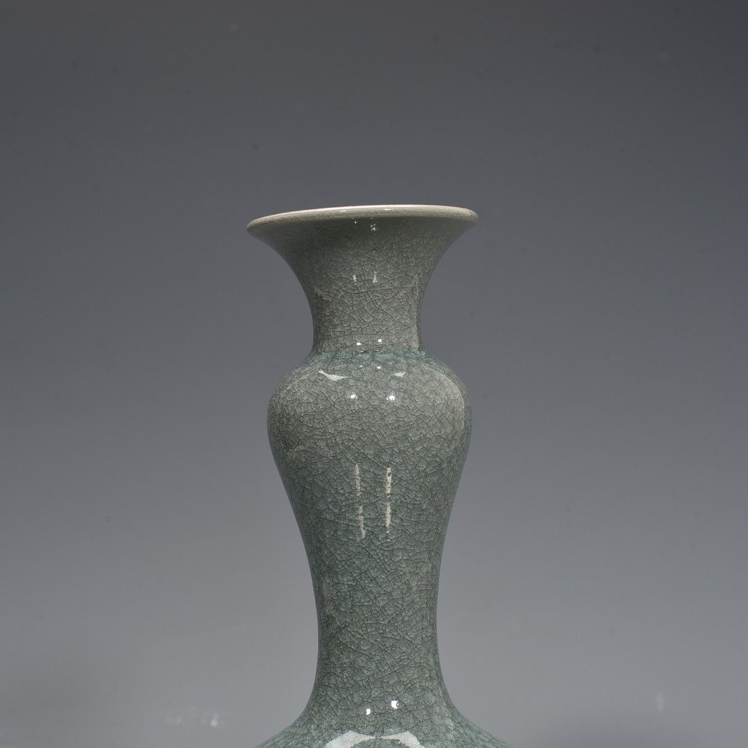 Song Dynasty Ru kiln ice cracked vase