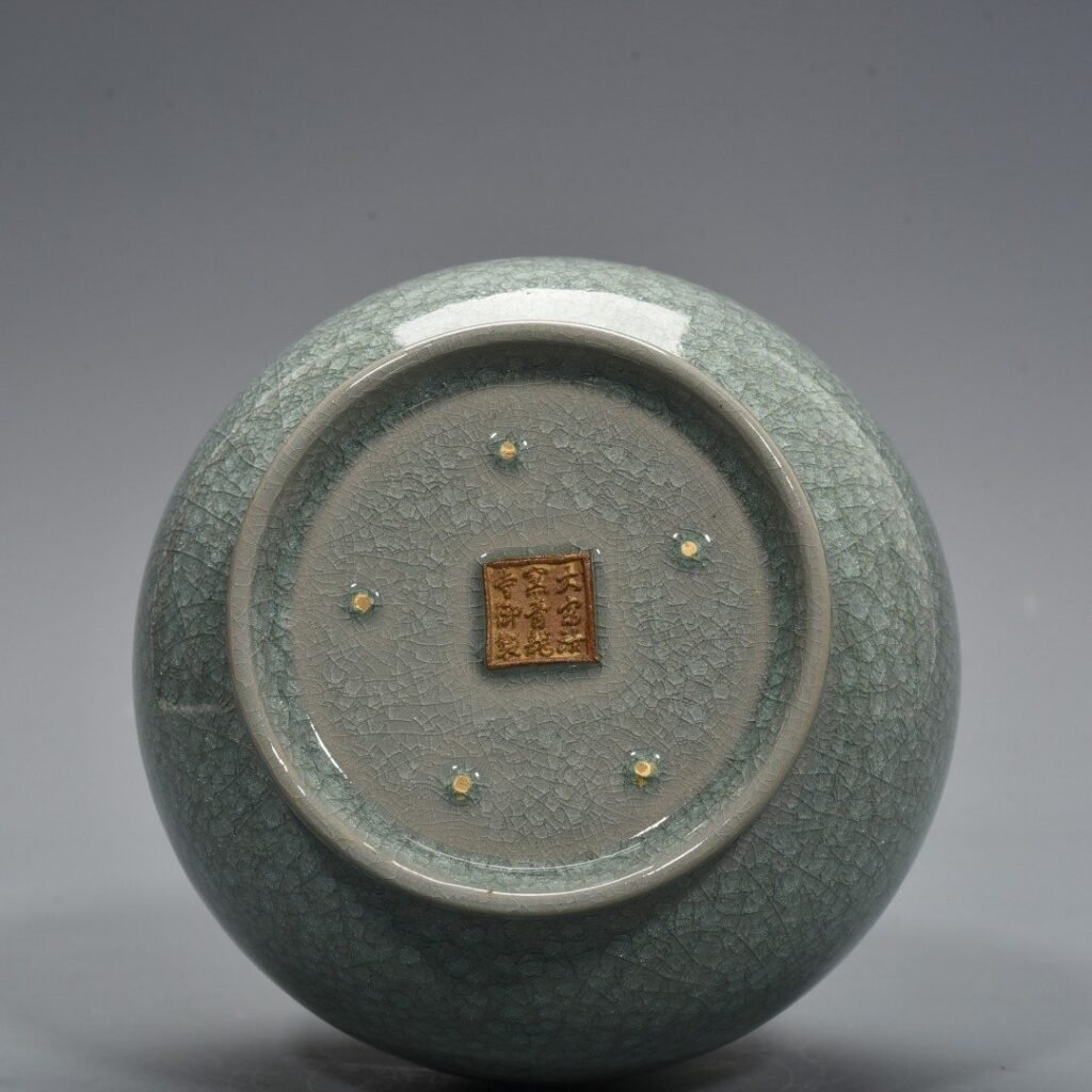 Song Dynasty Ru kiln ice cracked vase