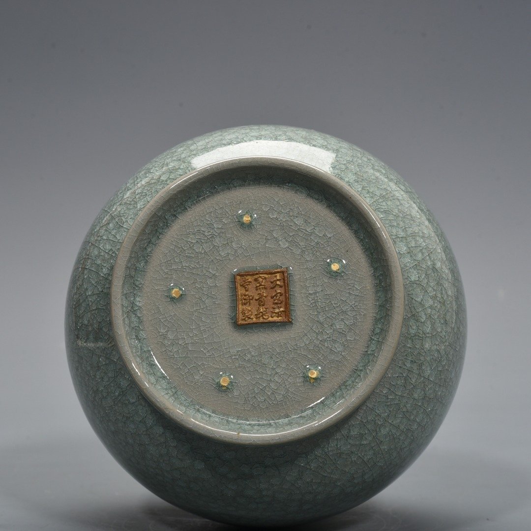 Song Dynasty Ru kiln ice cracked vase