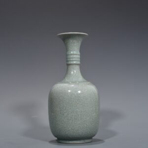 Song Dynasty Ru kiln azure glaze ice cracked bottle