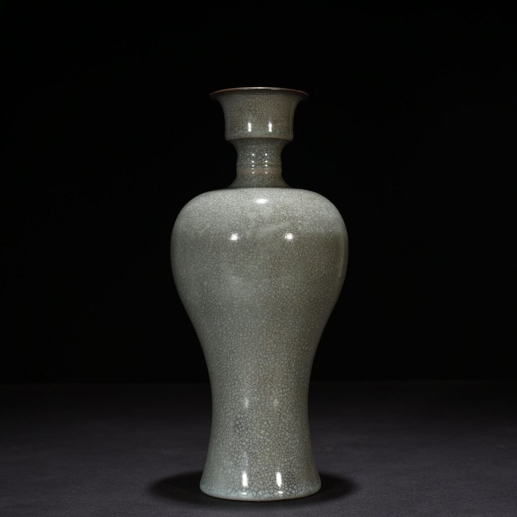 Song Dynasty Ru Kiln Azure Glaze Ice Cracked Plum Vase