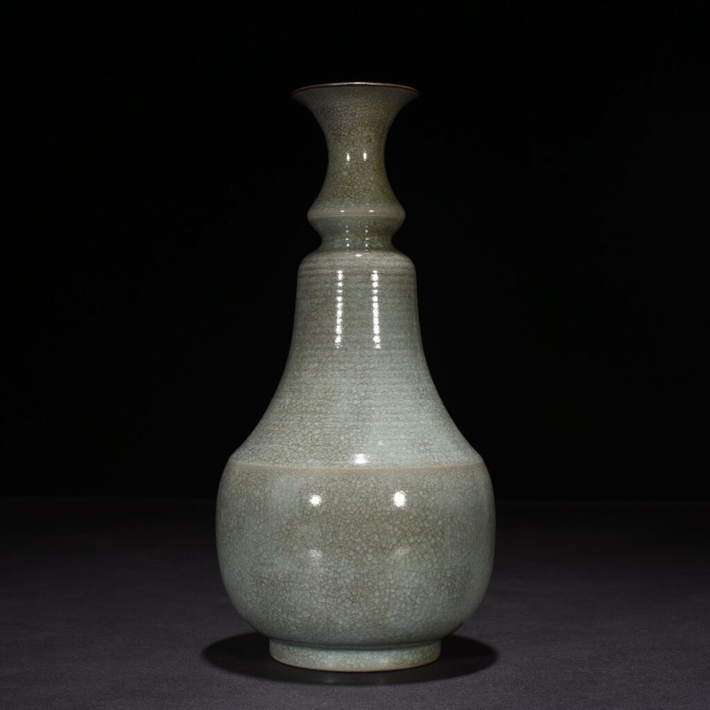 Song Dynasty Ru Kiln Azure Glaze Ice Crack Dazzling Pattern Vase