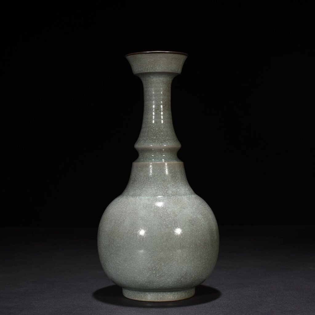 Song Dynasty Ru Kiln Sky Blue Glaze Ice Crack Dazzling Pattern Plate Vase