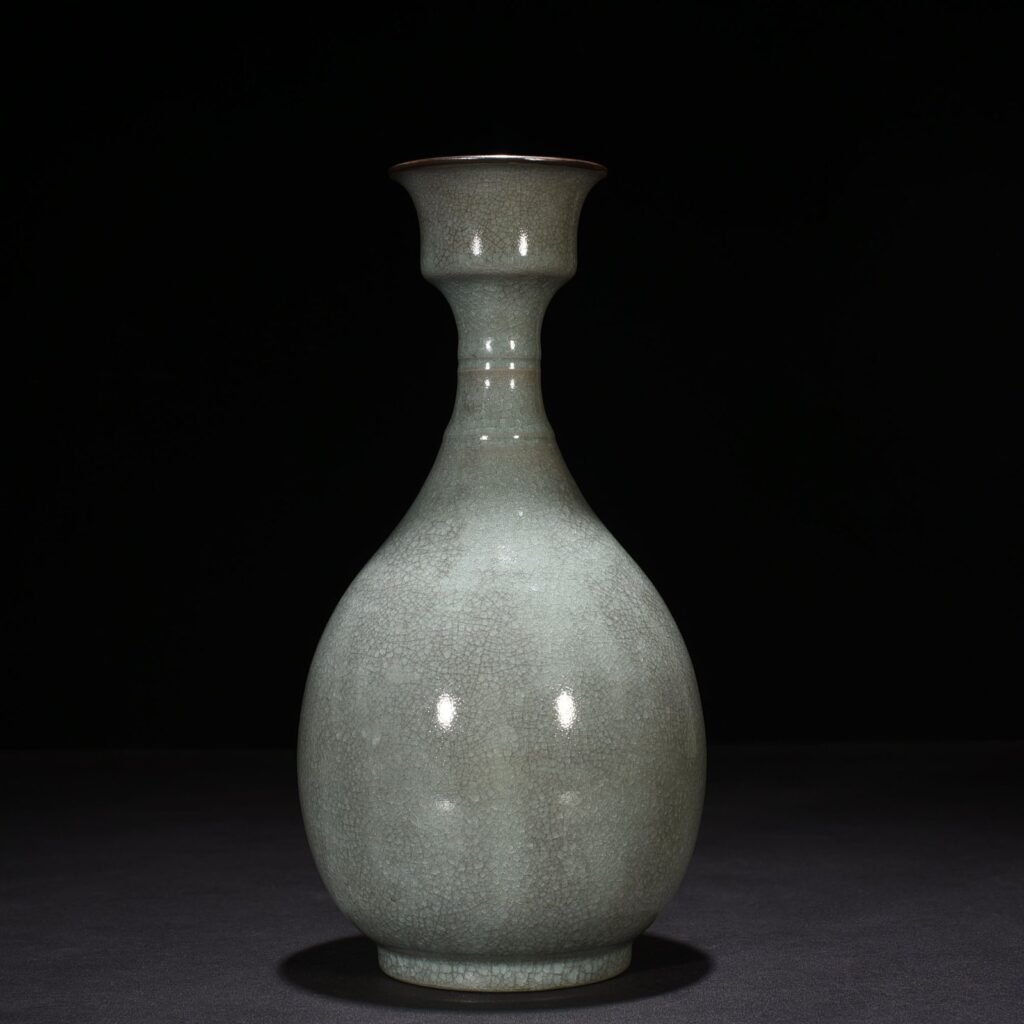Song Dynasty Ru Kiln Sky Blue Glaze Ice Crack Plate Mouth Vase