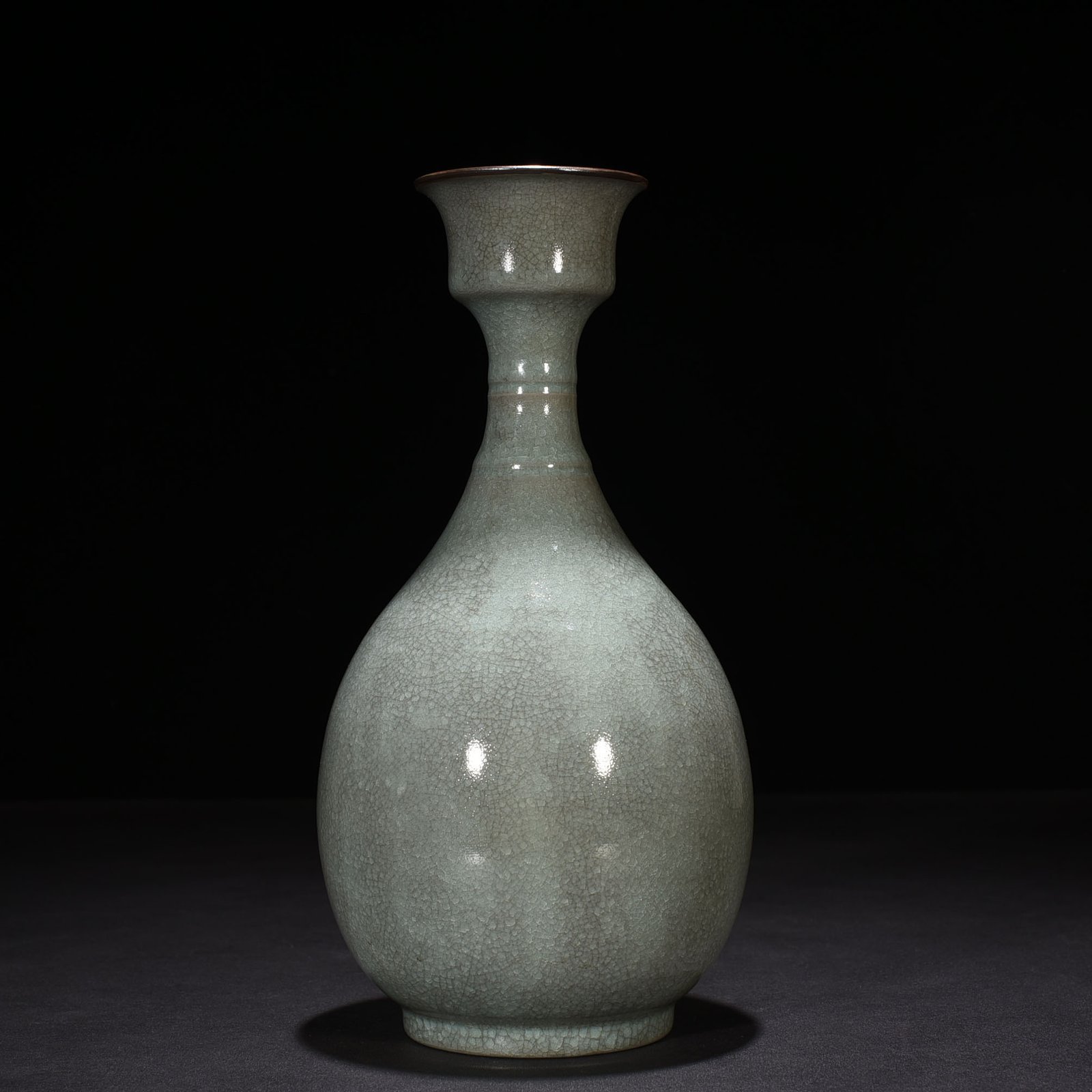 Song Dynasty Ru Kiln Sky Blue Glaze Ice Crack Plate Mouth Vase