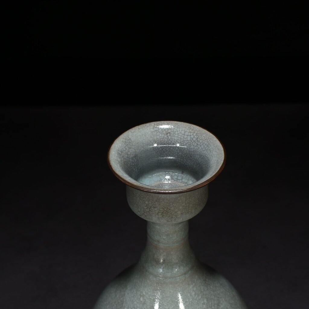 Song Dynasty Ru Kiln Sky Blue Glaze Ice Crack Plate Mouth Vase