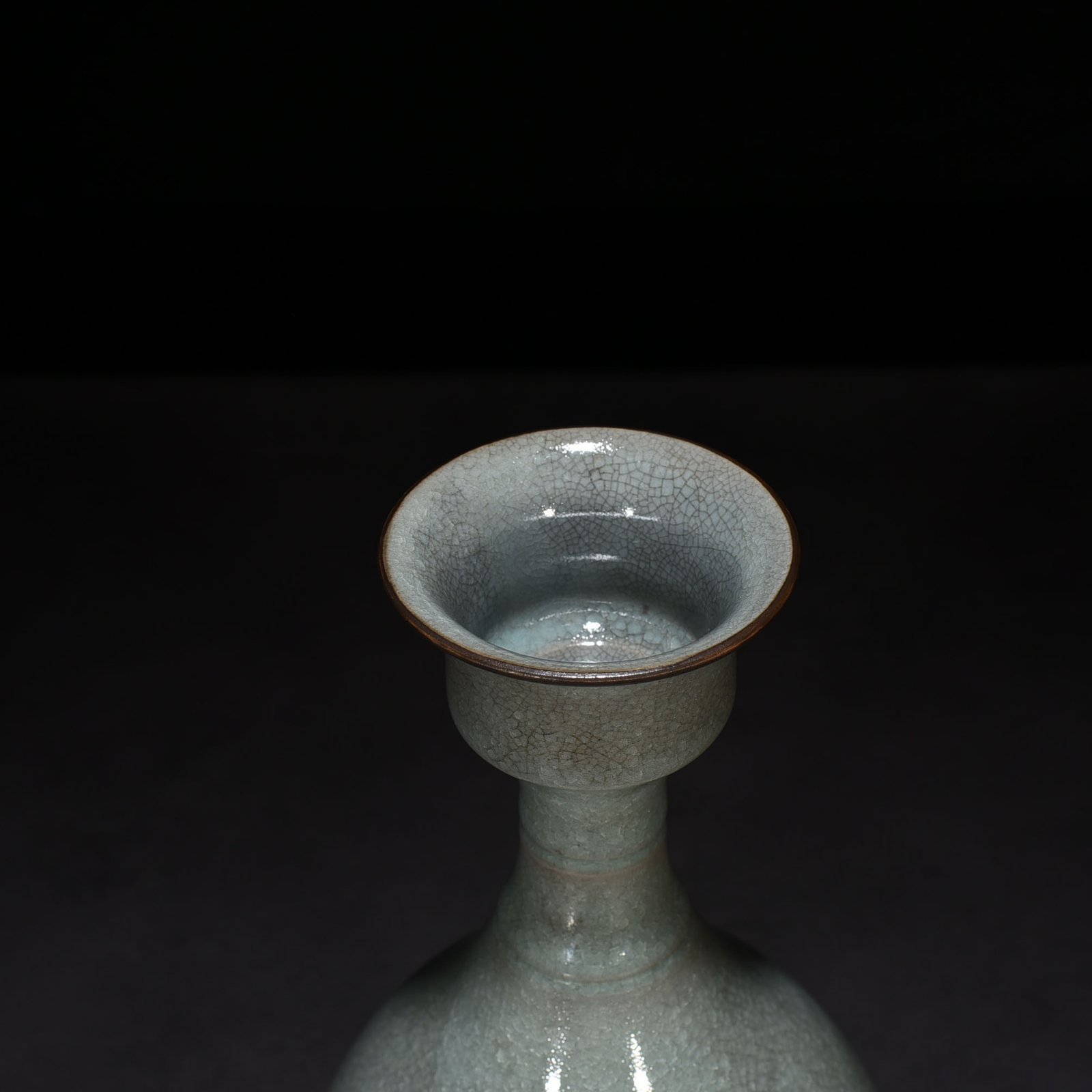 Song Dynasty Ru Kiln Sky Blue Glaze Ice Crack Plate Mouth Vase