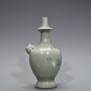 Song Dynasty Goryeo porcelain inlaid with clouds and cranes pattern military holding pure vase