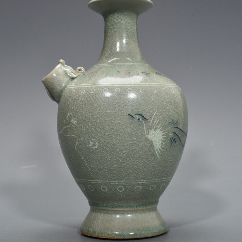Song Dynasty Goryeo porcelain inlaid with clouds and cranes pattern military holding pure vase