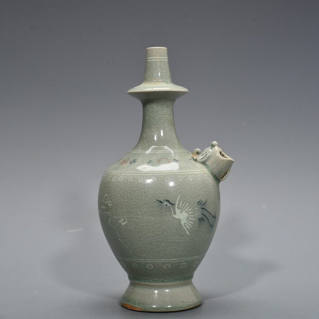 Song Dynasty Goryeo porcelain inlaid with clouds and cranes pattern military holding pure vase