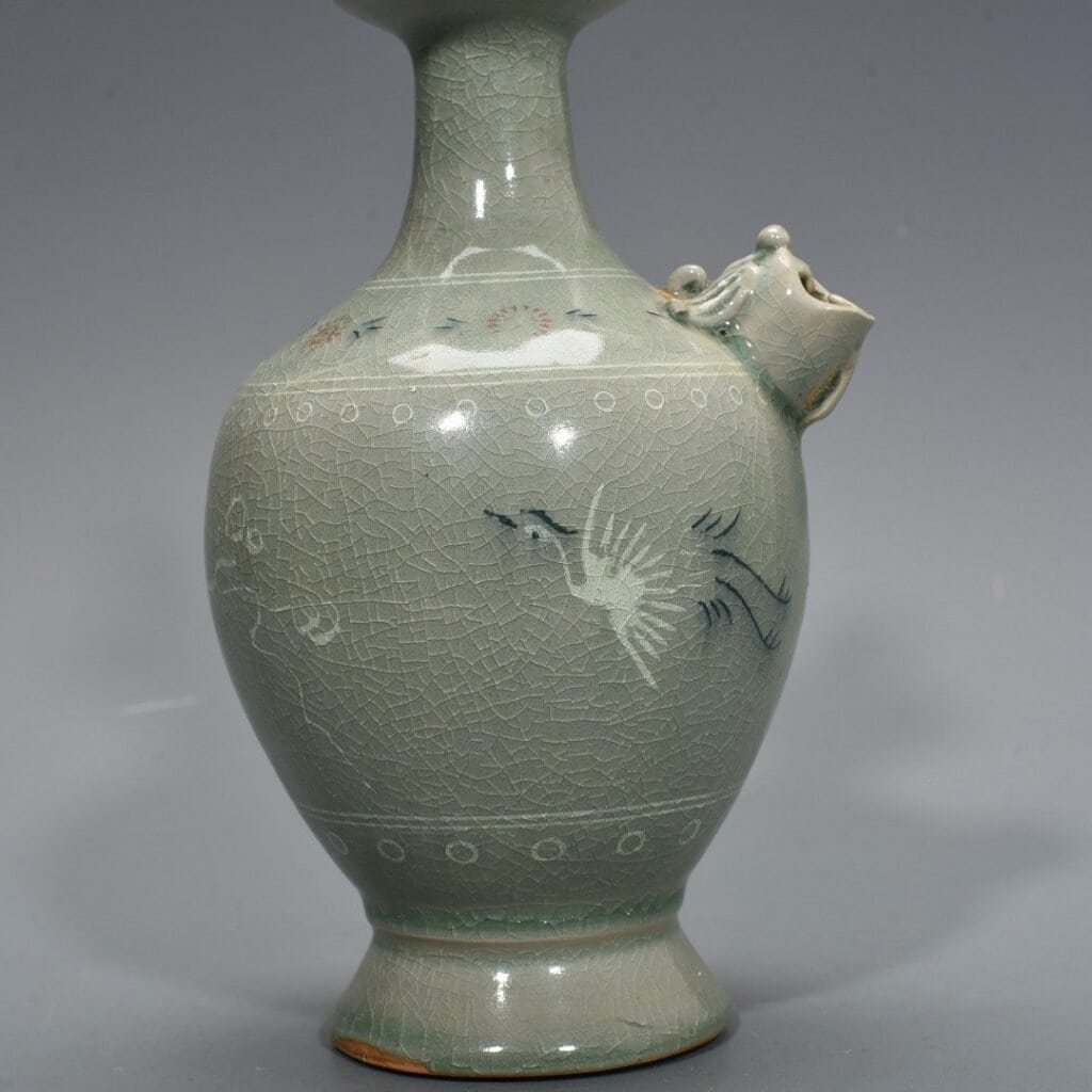 Song Dynasty Goryeo porcelain inlaid with clouds and cranes pattern military holding pure vase