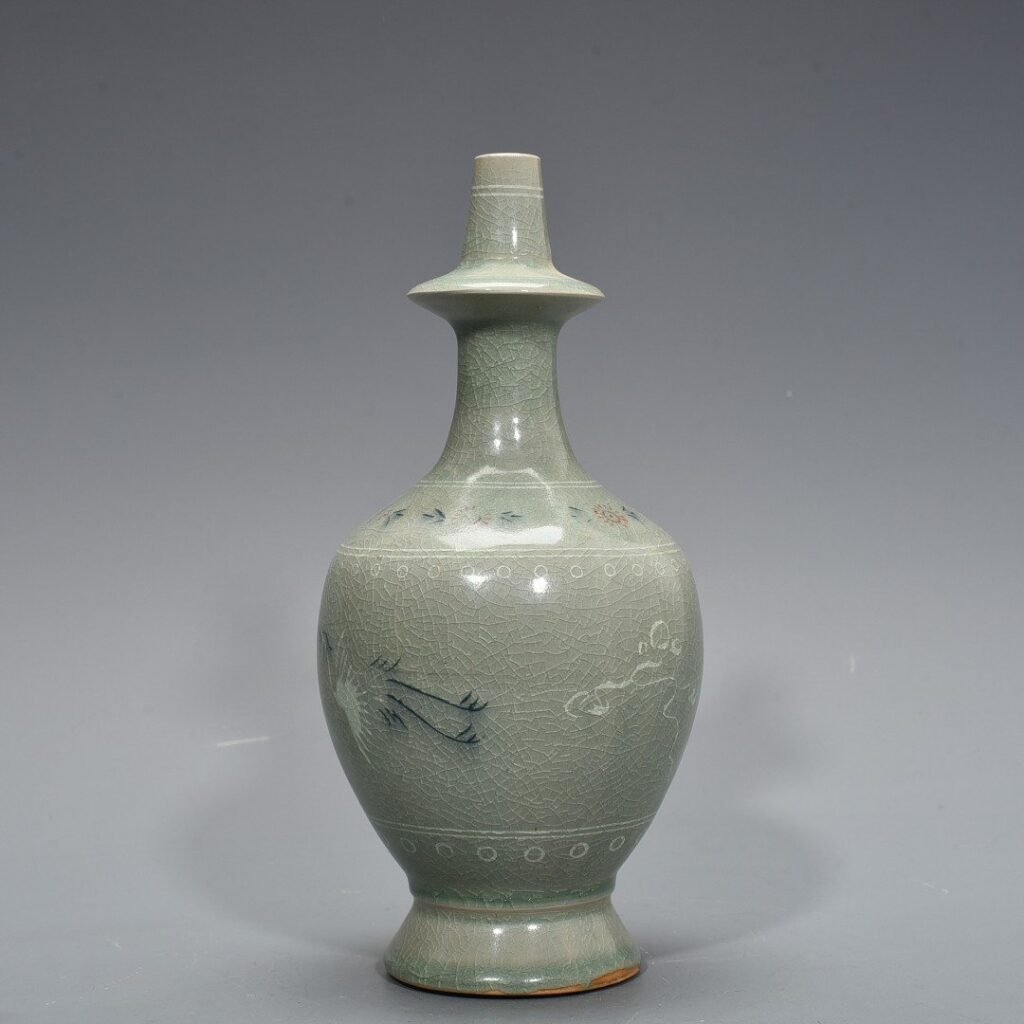 Song Dynasty Goryeo porcelain inlaid with clouds and cranes pattern military holding pure vase