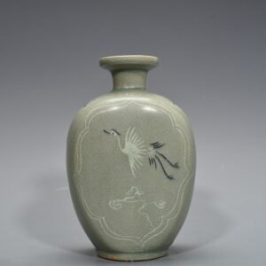 Song Dynasty Goryeo porcelain flat vase inlaid with clouds and cranes