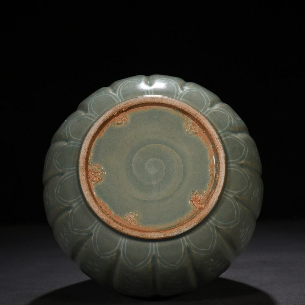 Song Dynasty Goryeo porcelain jade pot spring vase inlaid with clouds and cranes