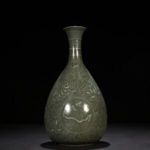 Song Dynasty Goryeo porcelain jade pot and spring vase inlaid with branches and dragon patterns