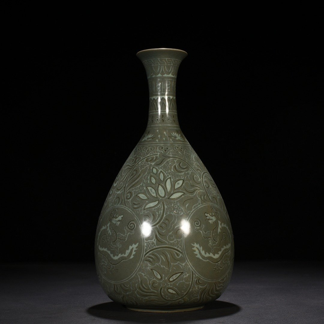 Song Dynasty Goryeo porcelain jade pot and spring vase inlaid with branches and dragon patterns