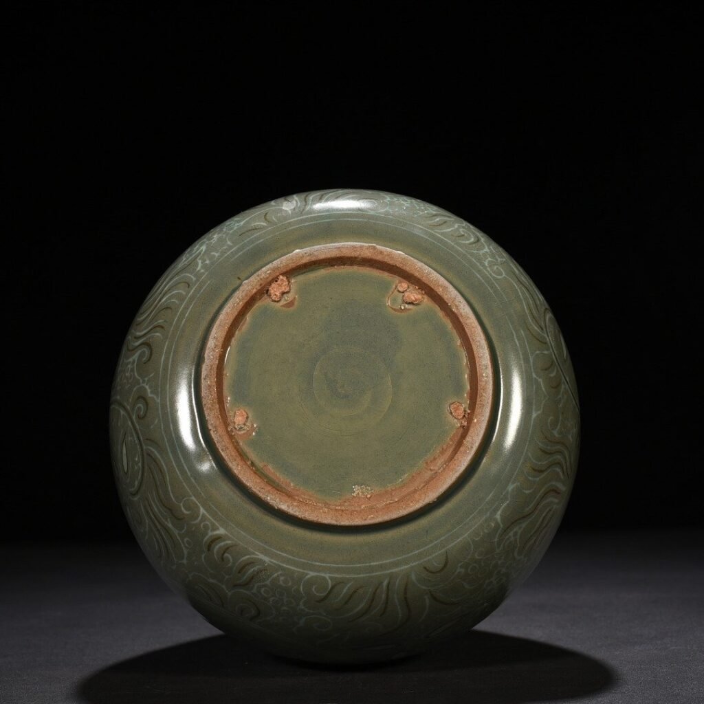 Song Dynasty Goryeo porcelain jade pot and spring vase inlaid with branches and dragon patterns
