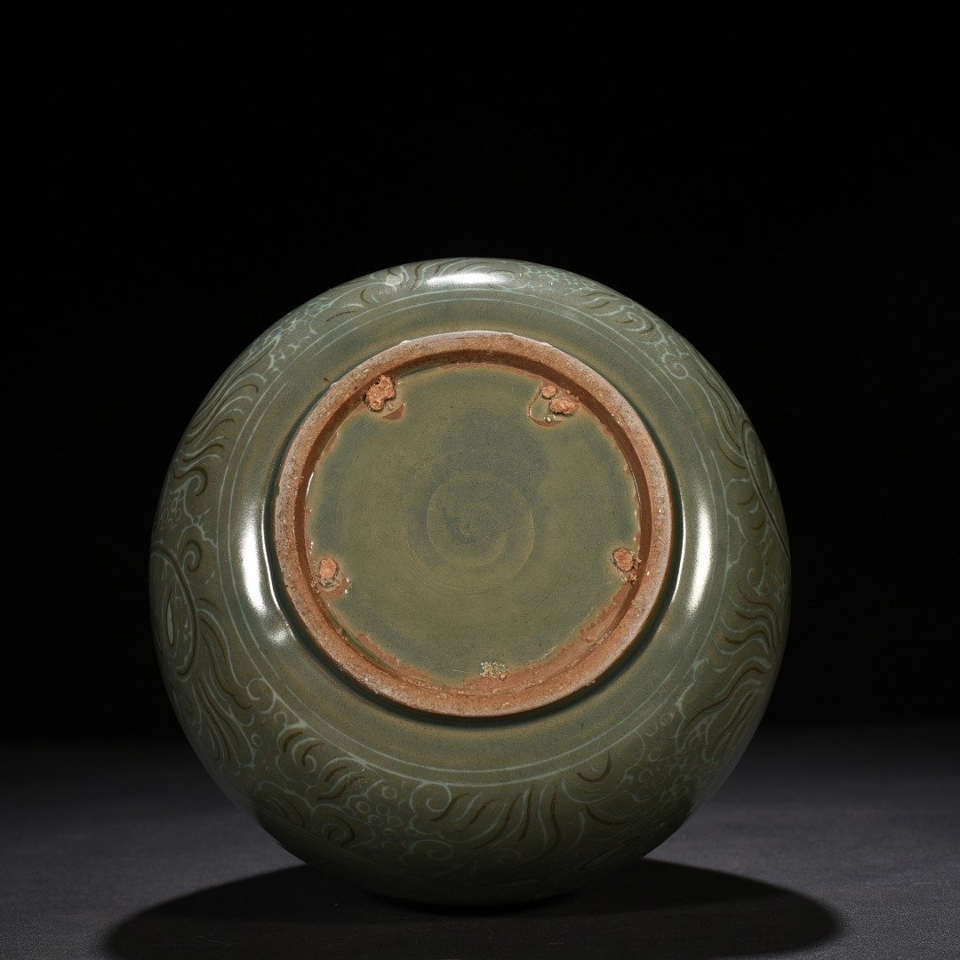 Song Dynasty Goryeo porcelain jade pot and spring vase inlaid with branches and dragon patterns
