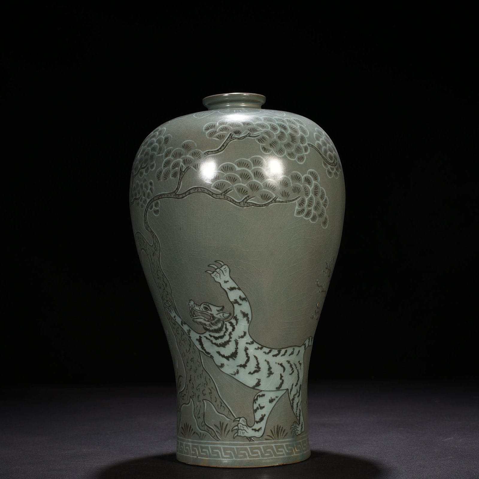 Song Dynasty Gaoli inlaid celadon plum vase with tiger figure pattern