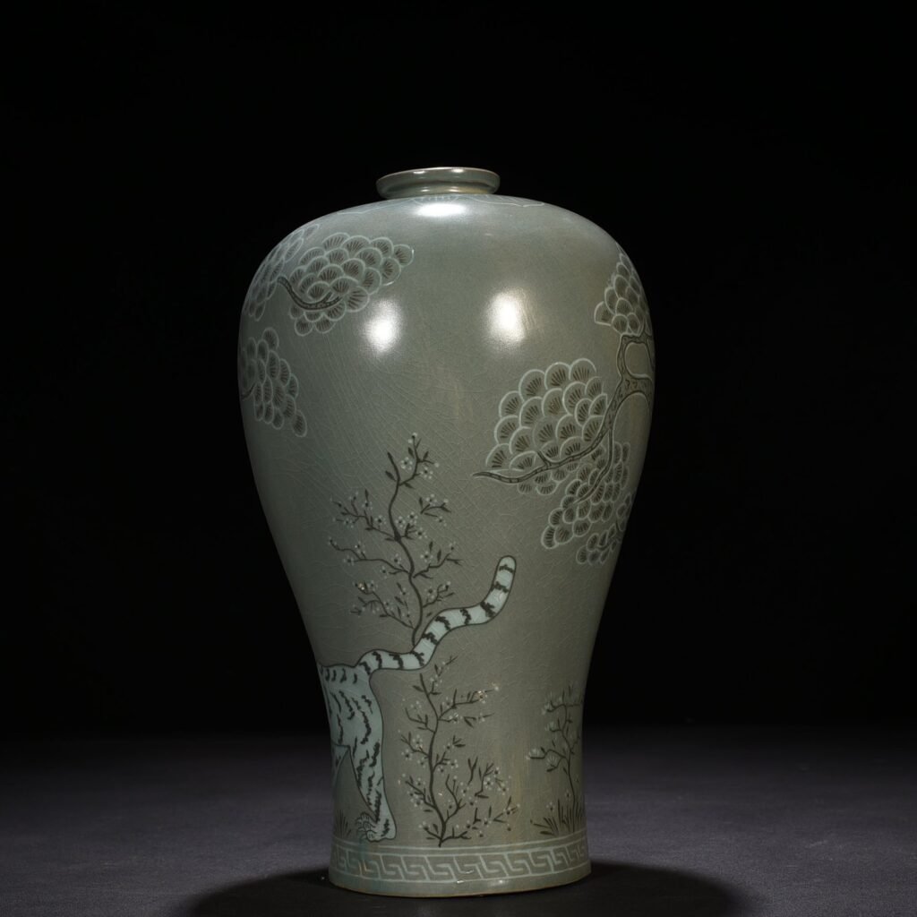 Song Dynasty Gaoli inlaid celadon plum vase with tiger figure pattern