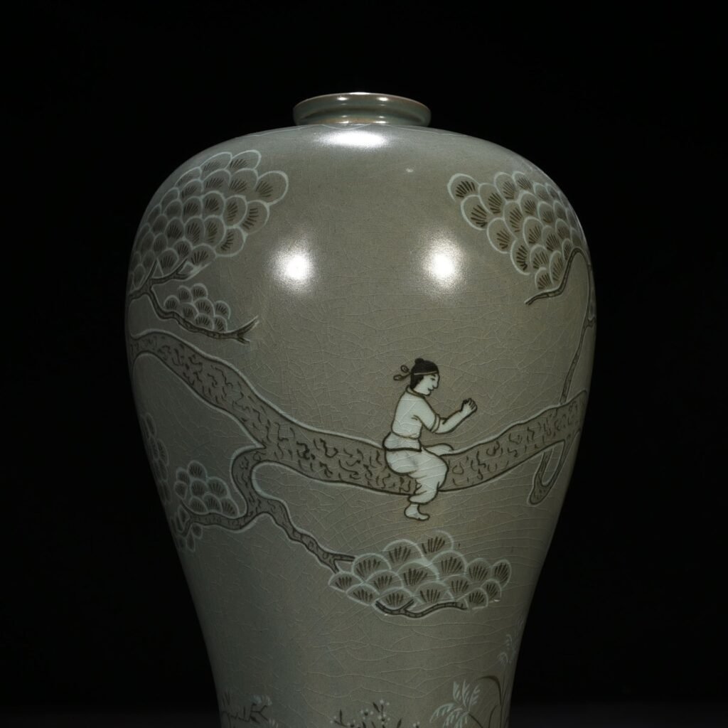 Song Dynasty Gaoli inlaid celadon plum vase with tiger figure pattern