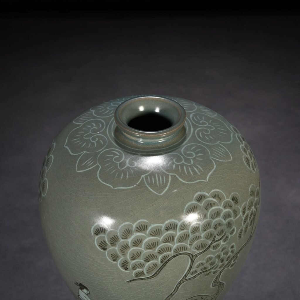 Song Dynasty Gaoli inlaid celadon plum vase with tiger figure pattern
