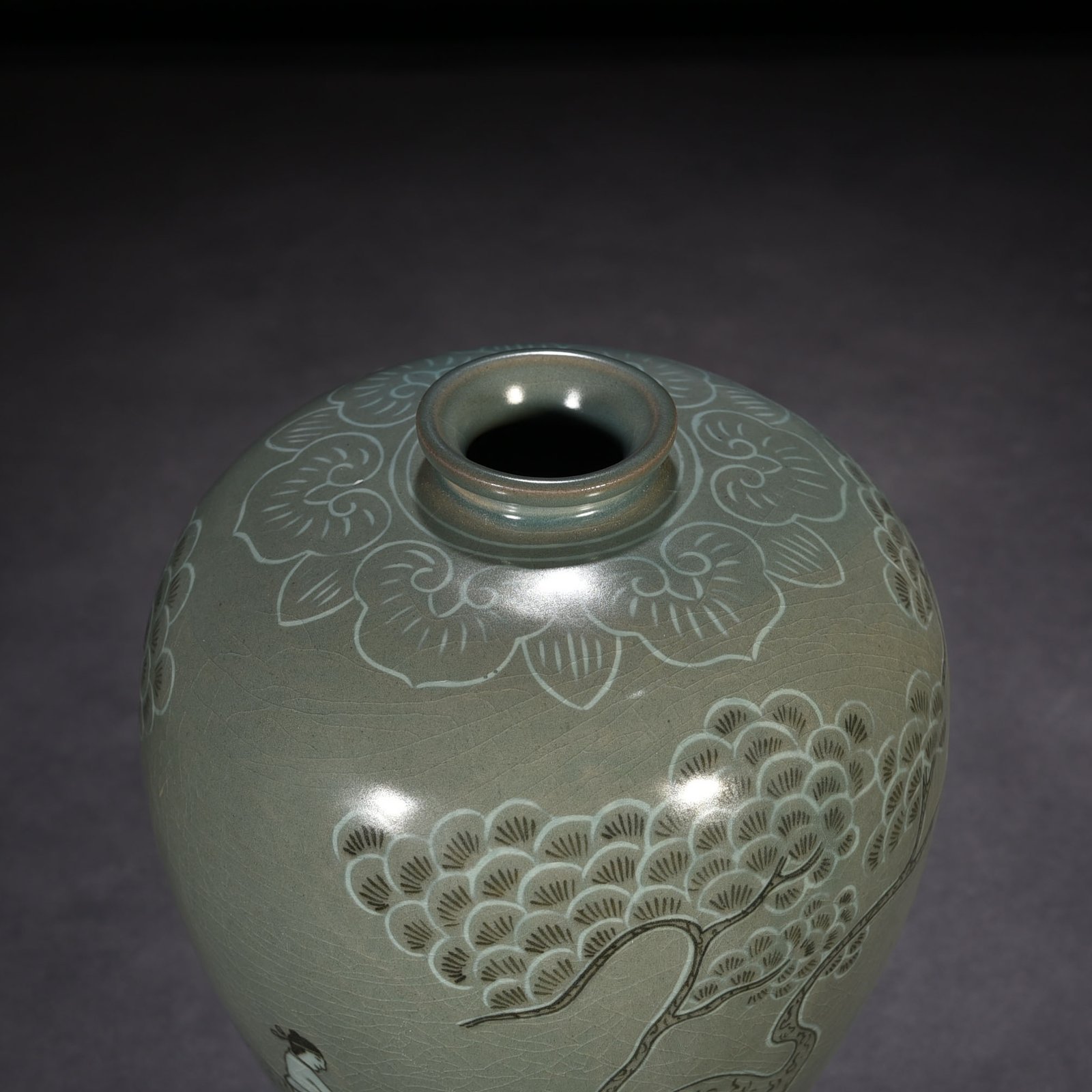 Song Dynasty Gaoli inlaid celadon plum vase with tiger figure pattern