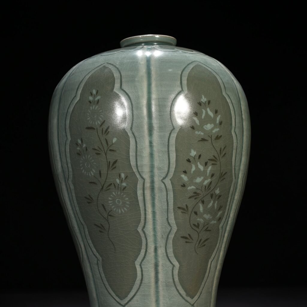 Song Dynasty Gaoli inlaid celadon flower pattern melon plum vase