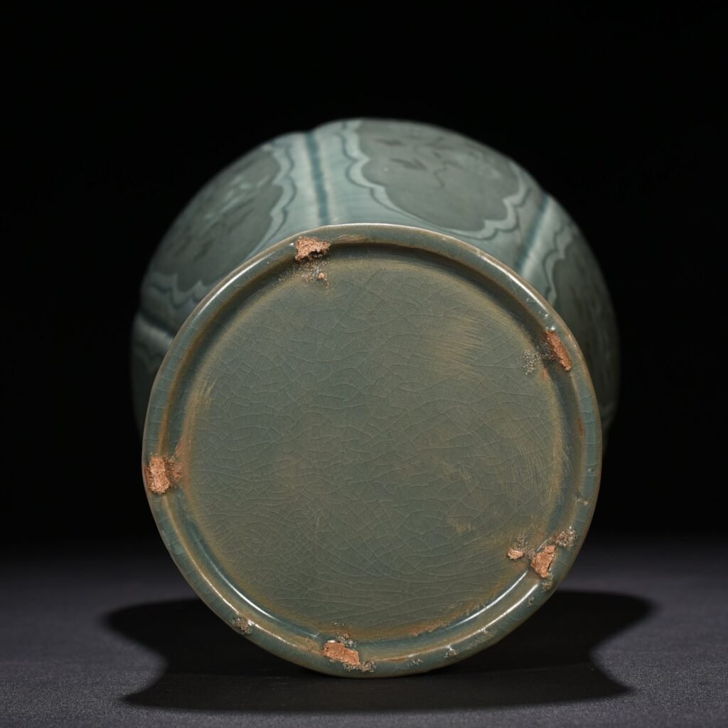 Song Dynasty Gaoli inlaid celadon flower pattern melon plum vase